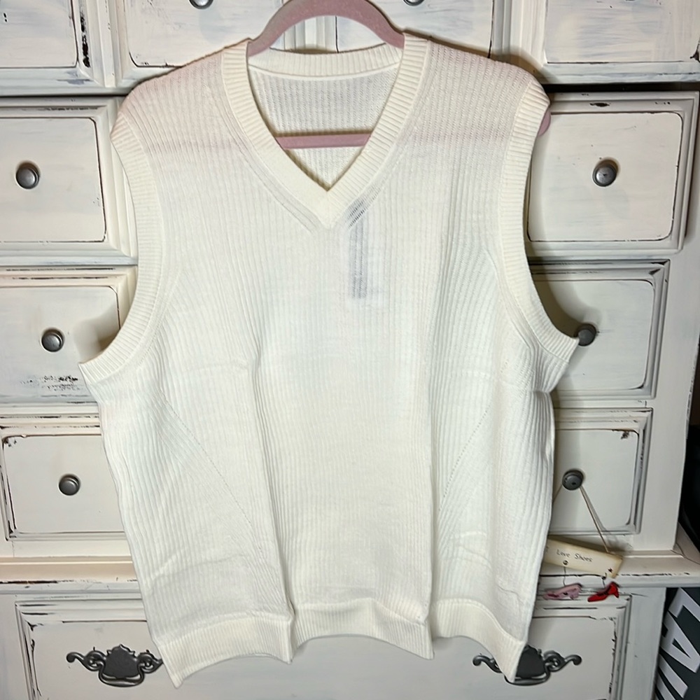 NWT Men’s Sweater Vest